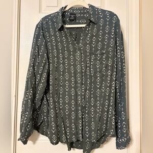 Women’s Green Geometric Patterned Button-Up Shirt size XXL